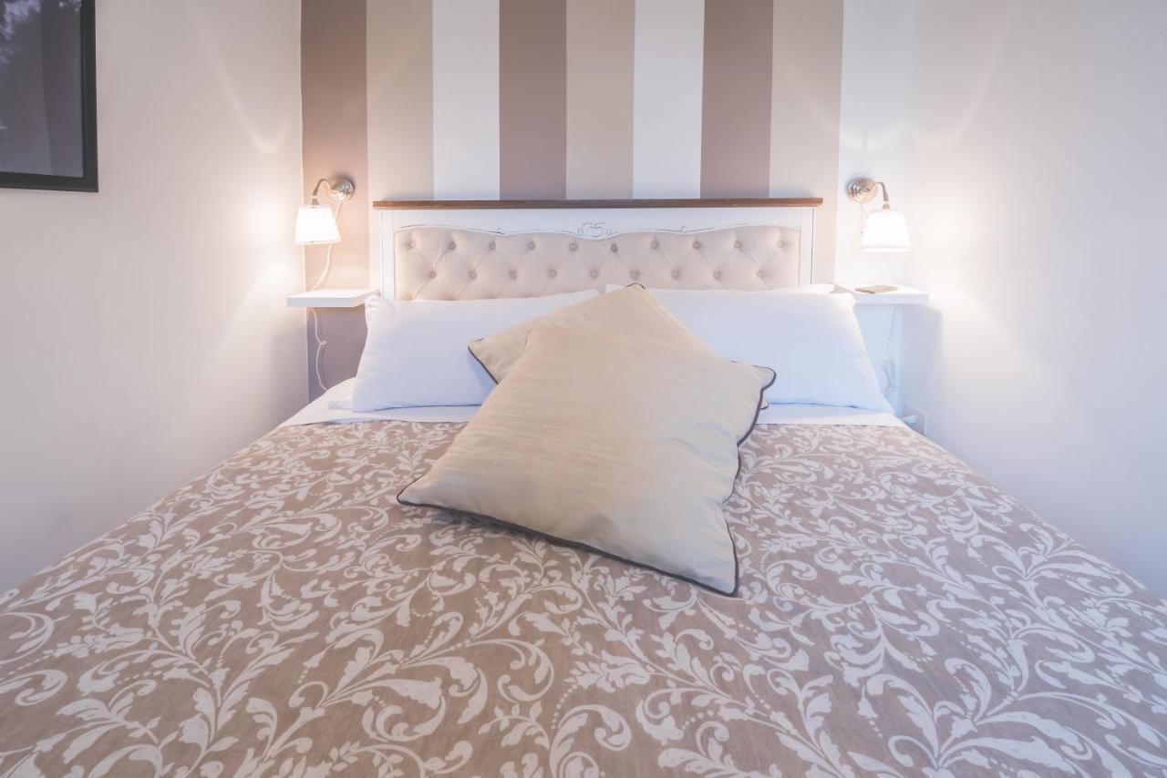 Pellegrino 75 Double Bedroom — Photos 2